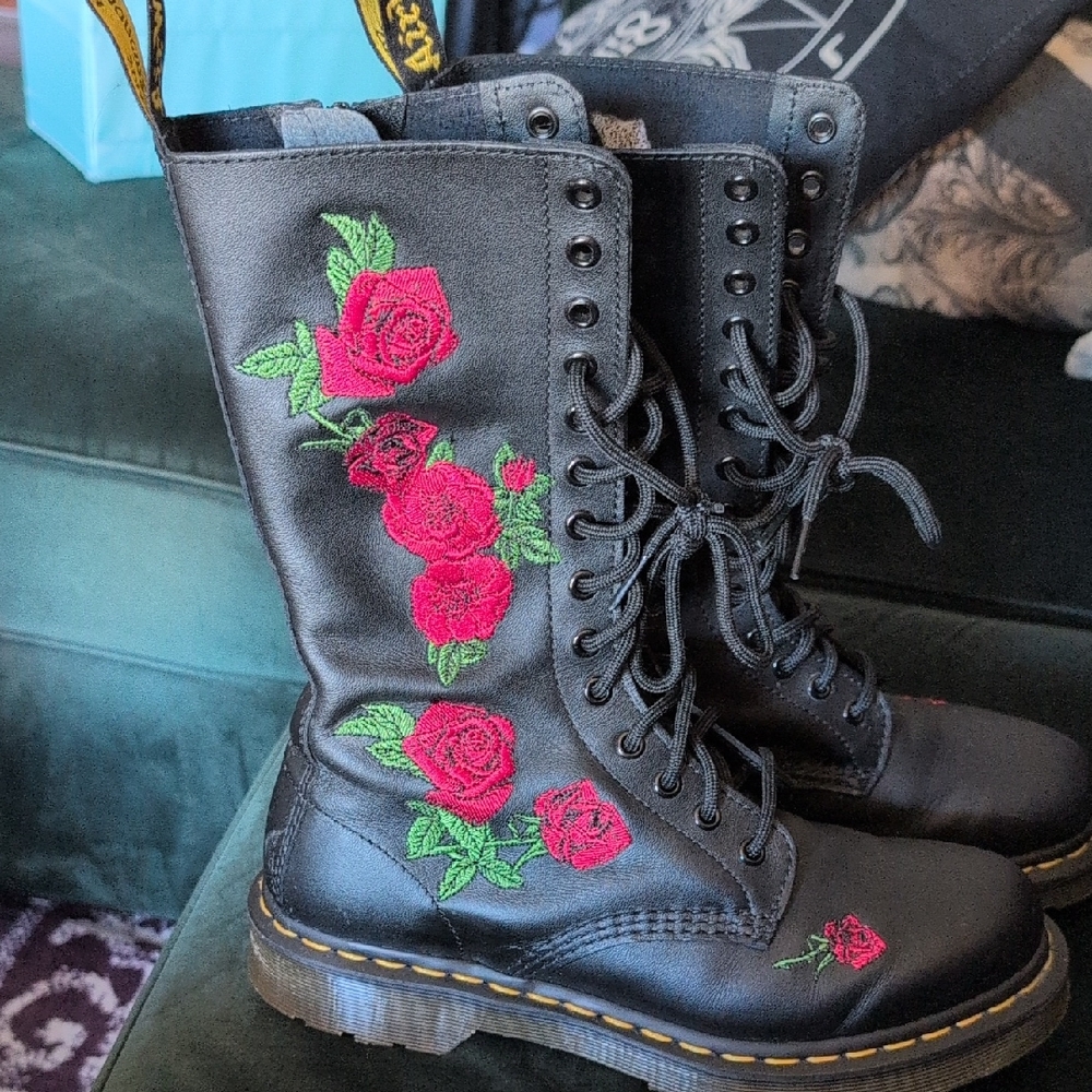 Dr. Martens Black Boot Floral Embroidery Size 9